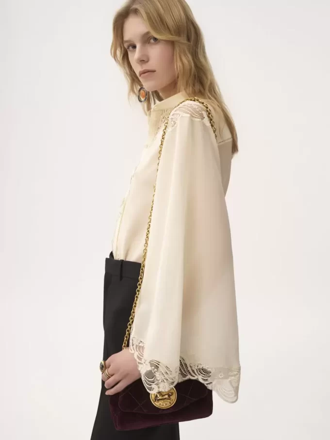 Fließende Bluse aus Seidengeorgette und Spitze