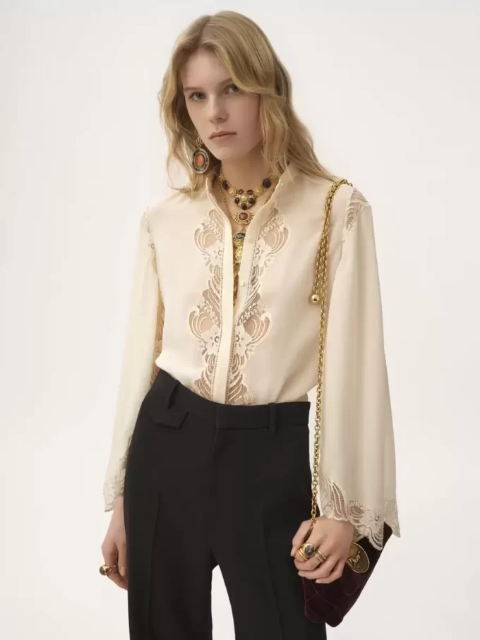 Fließende Bluse aus Seidengeorgette und Spitze