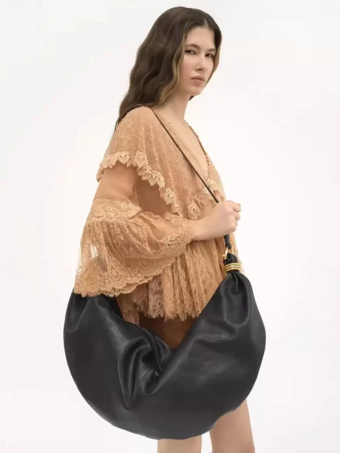 Große Hobo-Tasche mit Armband aus genarbtem Leder