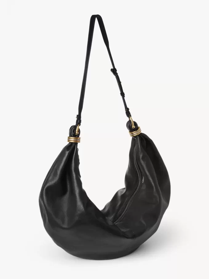 Große Hobo-Tasche mit Armband aus genarbtem Leder