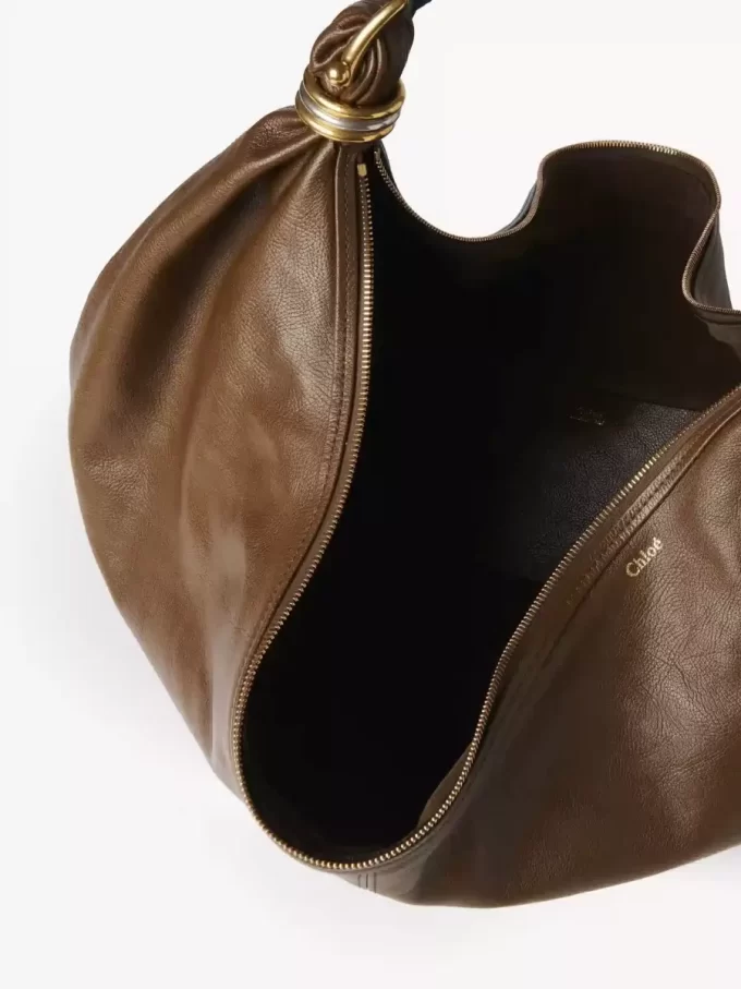 Große Hobo-Tasche mit Armband aus genarbtem Leder