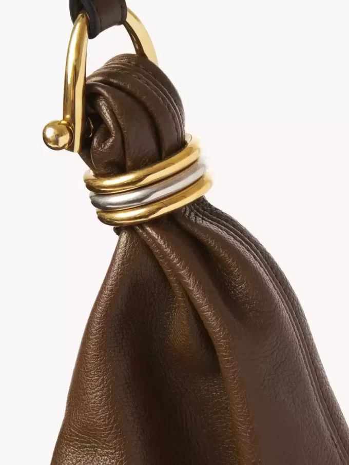 Große Hobo-Tasche mit Armband aus genarbtem Leder