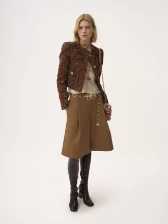 Kastig geschnittene Jacke ohne Kragen aus Gobelin-Jacquard