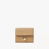 Kleine dreifach faltbare Chloé Charms-Brieftasche aus genarbtem Leder