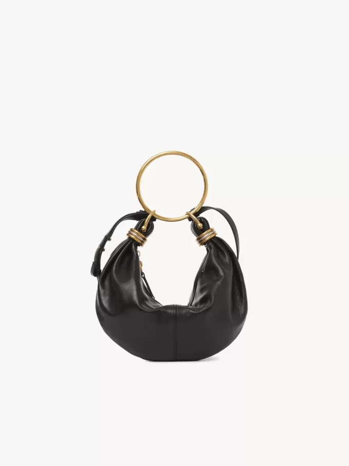 Kleine Hobo-Tasche mit Armband aus genarbtem Leder