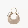 Kleine Hobo-Tasche mit Armband aus genarbtem Leder