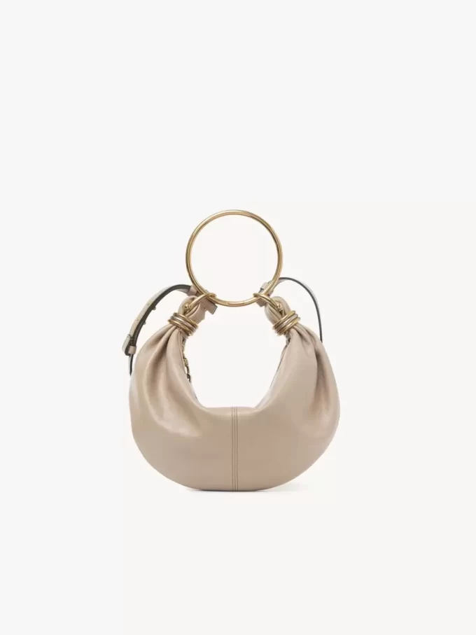 Kleine Hobo-Tasche mit Armband aus genarbtem Leder