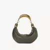 Kleine Hobo-Tasche mit Armband aus genarbtem Leder