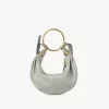 Kleine Hobo-Tasche mit Armband aus genarbtem Leder