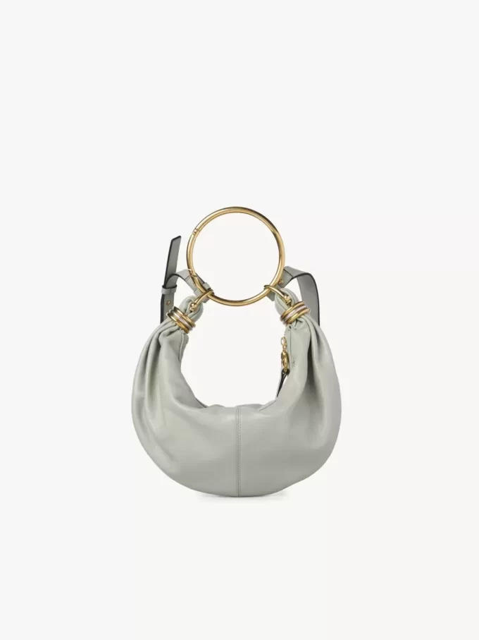Kleine Hobo-Tasche mit Armband aus genarbtem Leder