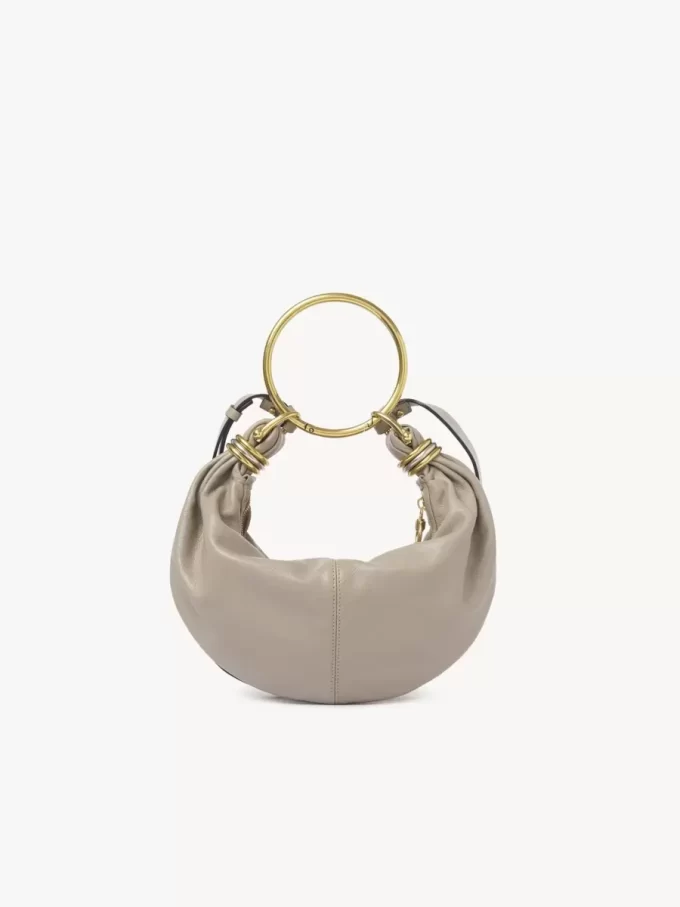 Kleine Hobo-Tasche mit Armband aus genarbtem Leder