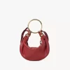 Kleine Hobo-Tasche mit Armband aus genarbtem Leder