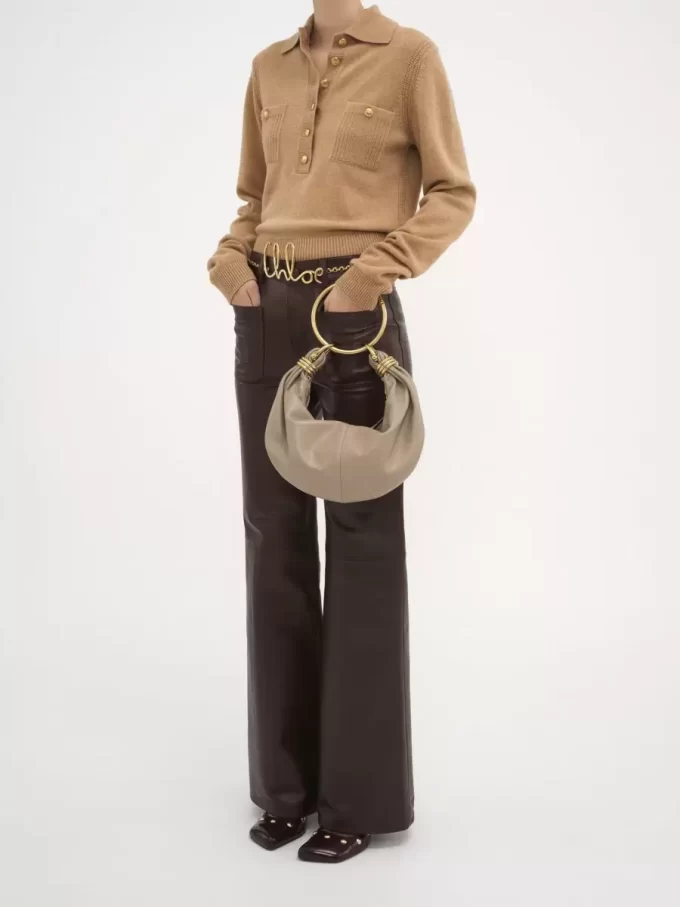 Kleine Hobo-Tasche mit Armband aus genarbtem Leder