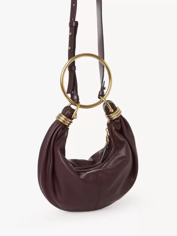 Kleine Hobo-Tasche mit Armband aus genarbtem Leder