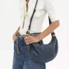 Kleine Hobo-Tasche mit Armband aus genarbtem Leder