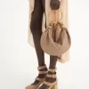 Kleine Hobo-Tasche mit Armband aus genarbtem Leder