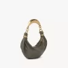 Kleine Hobo-Tasche mit Armband aus genarbtem Leder