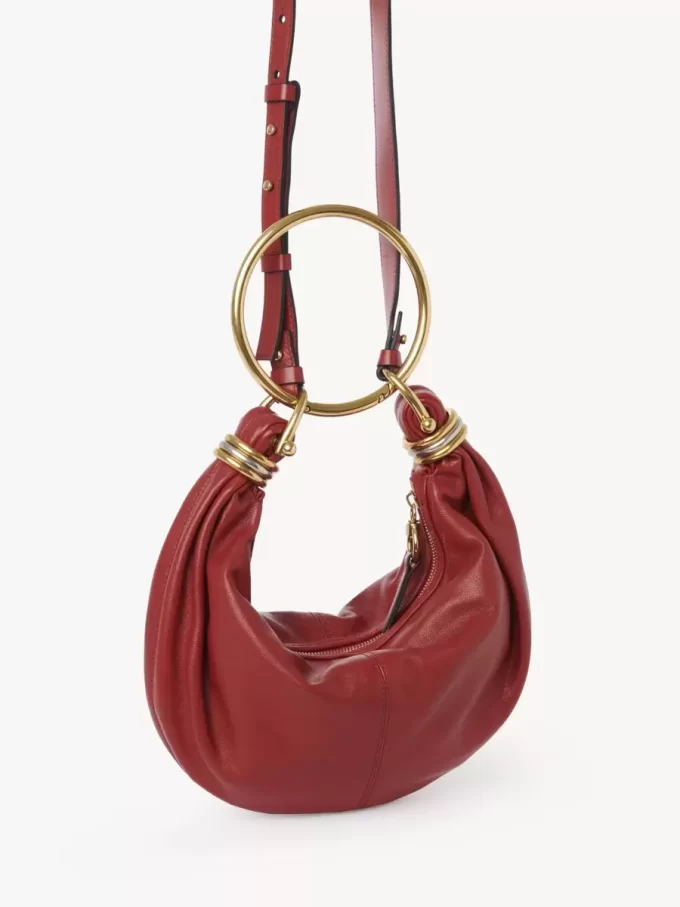 Kleine Hobo-Tasche mit Armband aus genarbtem Leder