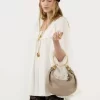 Kleine Hobo-Tasche mit Armband aus genarbtem Leder