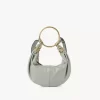 Kleine Hobo-Tasche mit Armband aus genarbtem Leder