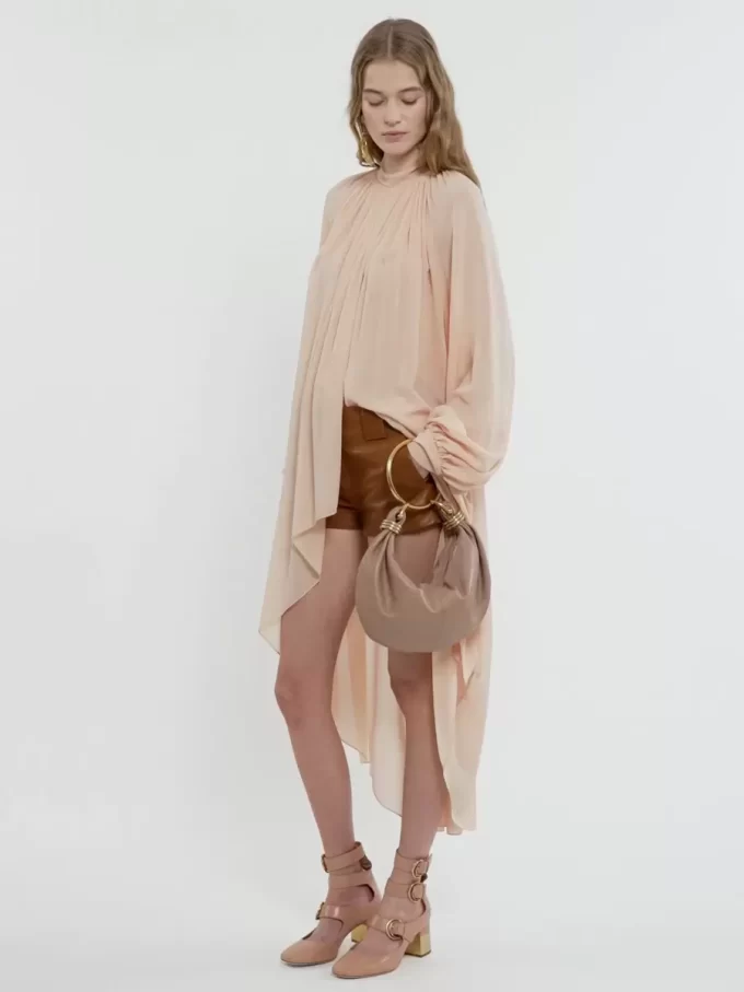 Kleine Hobo-Tasche mit Armband aus genarbtem Leder