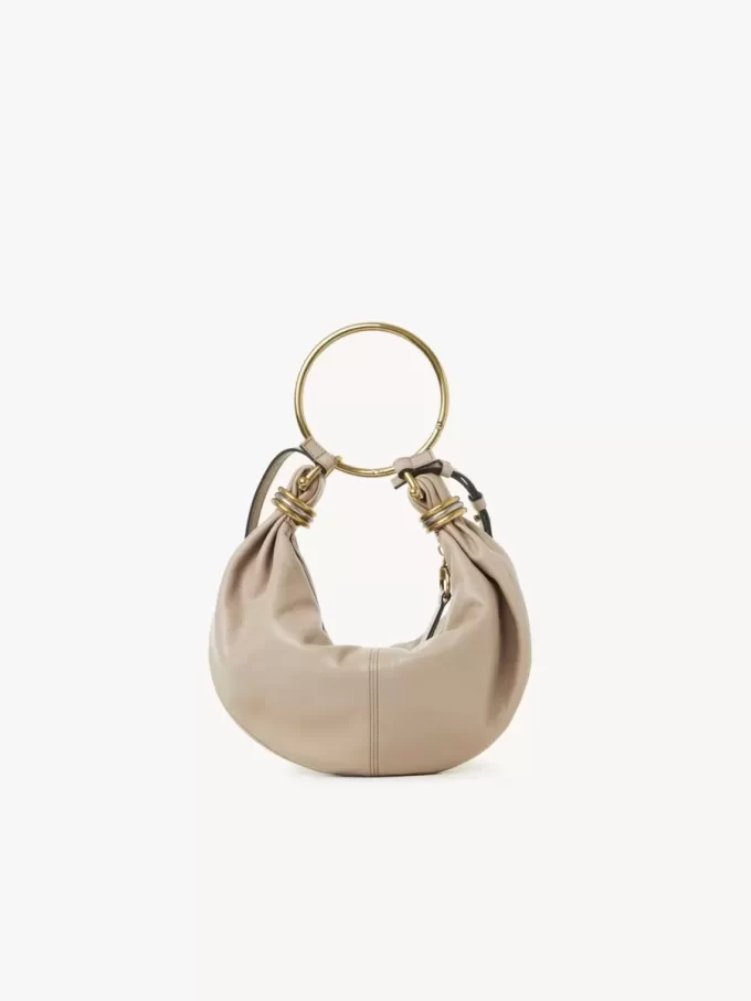 Kleine Hobo-Tasche mit Armband aus genarbtem Leder