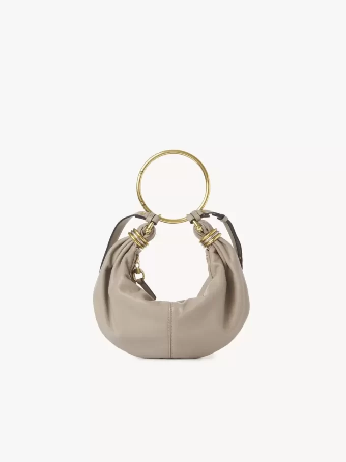 Kleine Hobo-Tasche mit Armband aus genarbtem Leder
