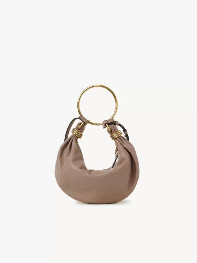 Kleine Hobo-Tasche mit Armband aus genarbtem Leder