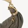 Kleine Hobo-Tasche mit Armband aus genarbtem Leder
