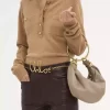 Kleine Hobo-Tasche mit Armband aus genarbtem Leder