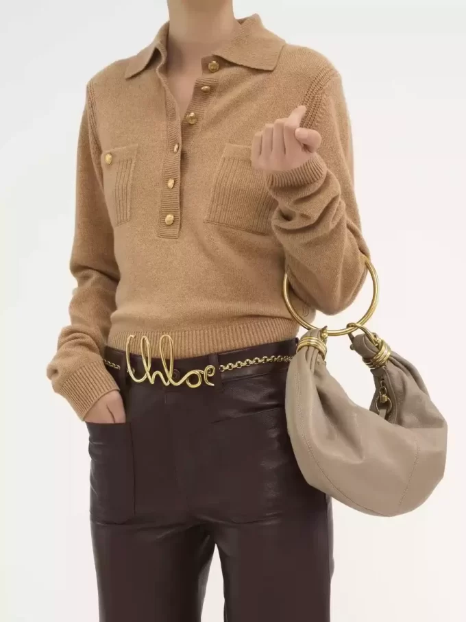 Kleine Hobo-Tasche mit Armband aus genarbtem Leder