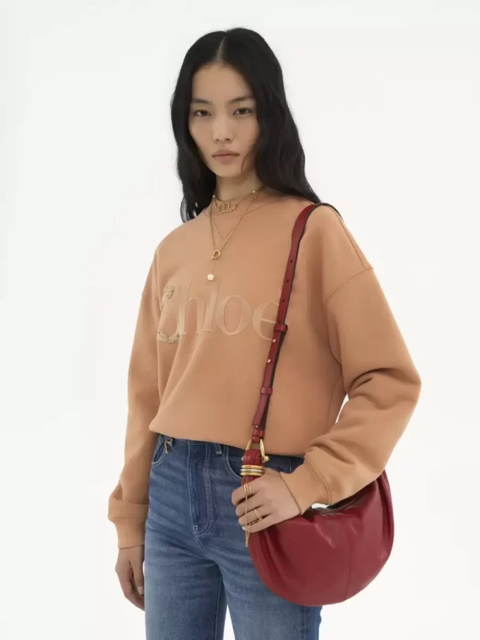 Kleine Hobo-Tasche mit Armband aus genarbtem Leder