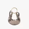 Kleine Hobo-Tasche mit Armband aus metallisiertem Leder