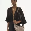Kleine Hobo-Tasche mit Armband aus metallisiertem Leder