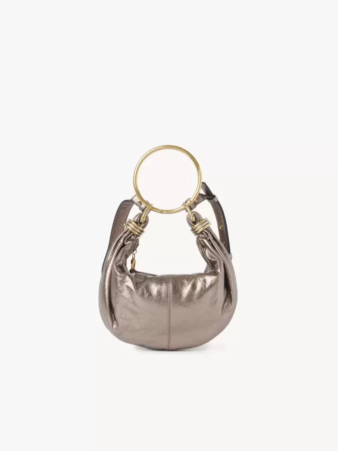 Kleine Hobo-Tasche mit Armband aus metallisiertem Leder