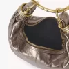 Kleine Hobo-Tasche mit Armband aus metallisiertem Leder