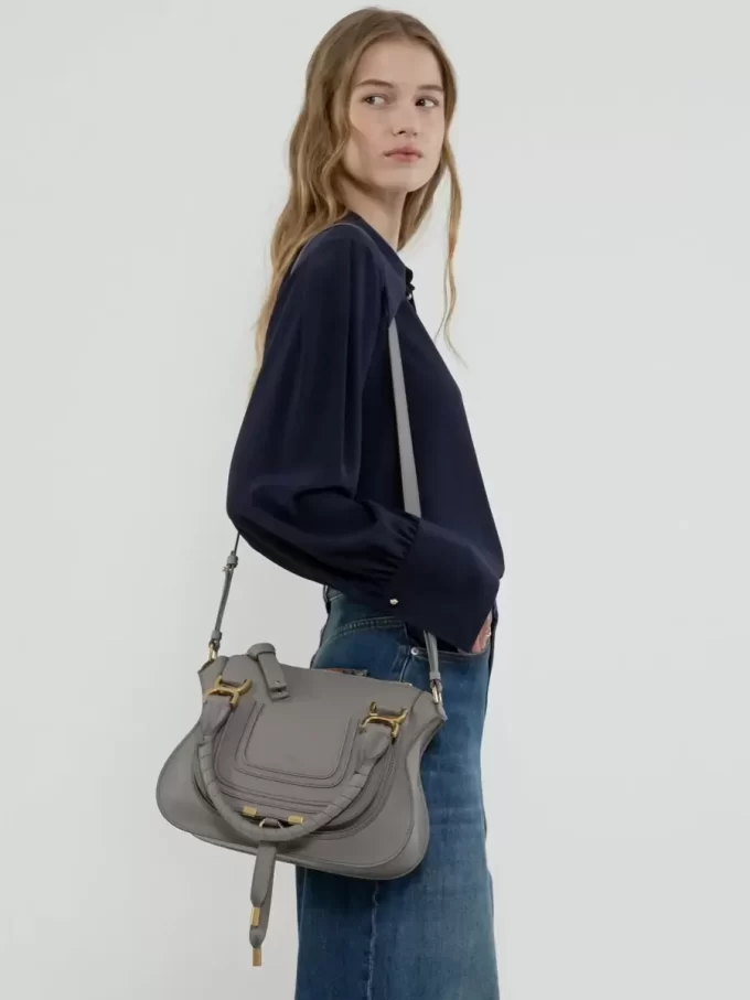 Kleine Marcie-Tasche aus genarbtem Leder