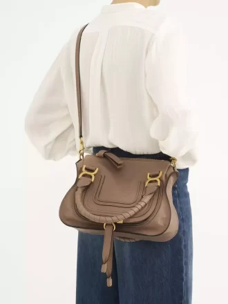 Kleine Marcie-Tasche aus glänzendem Leder Kleine Marcie-Tasche aus glänzendem Leder