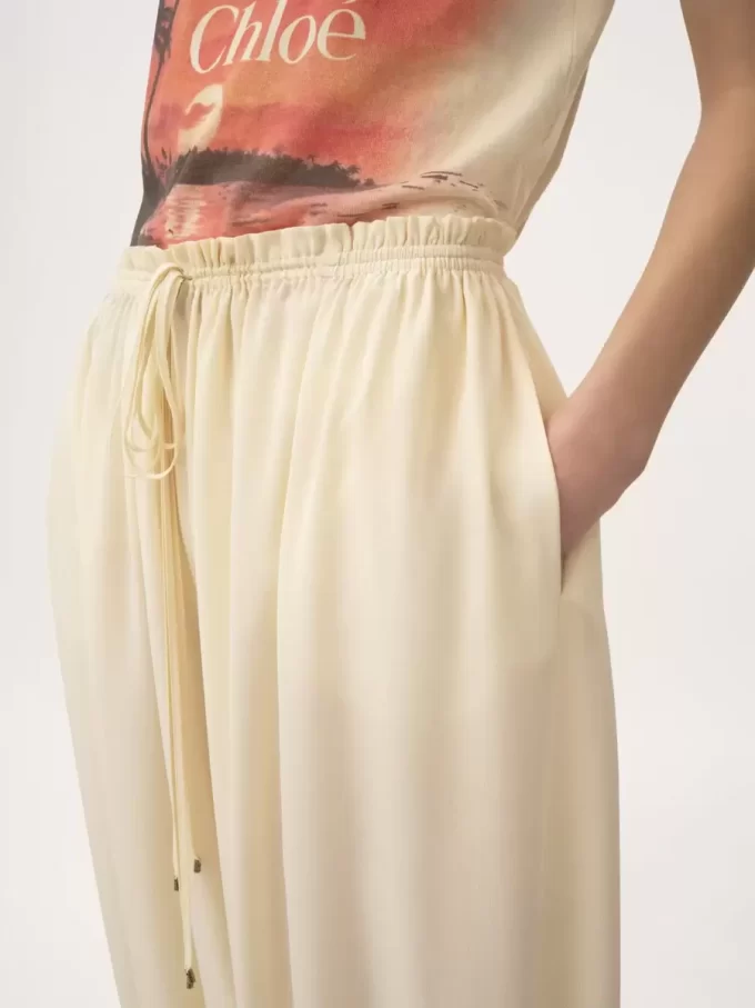 Kurze, fließende Hose aus Crêpe de Chine