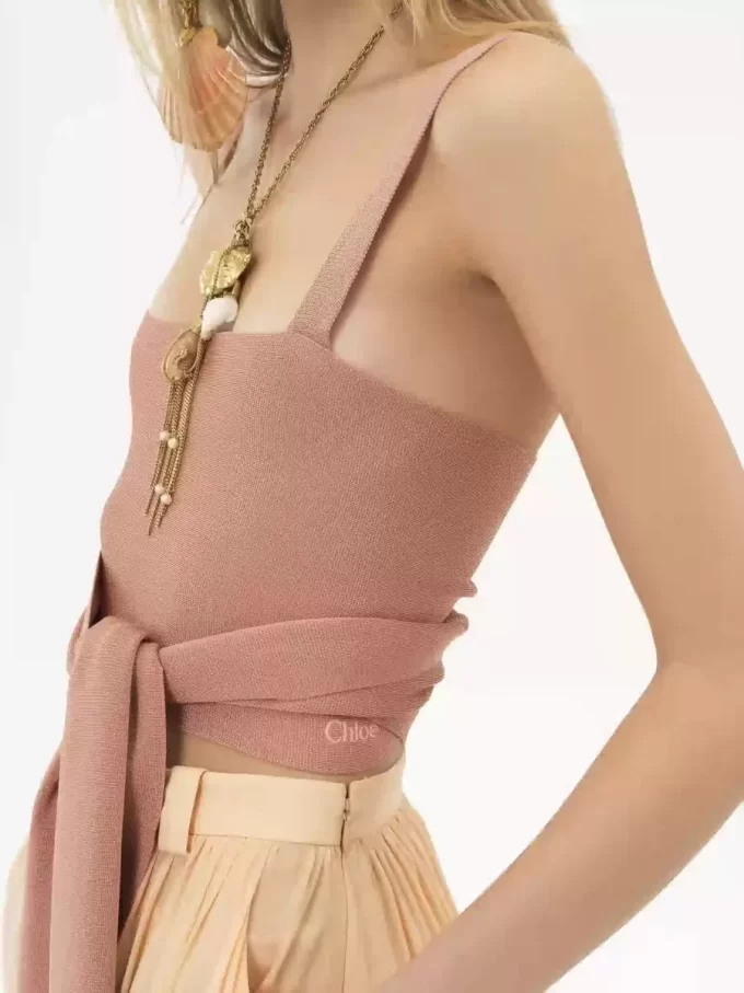 Kurzes Tanktop mit Bindeband vorne aus glänzendem Viskosestrick