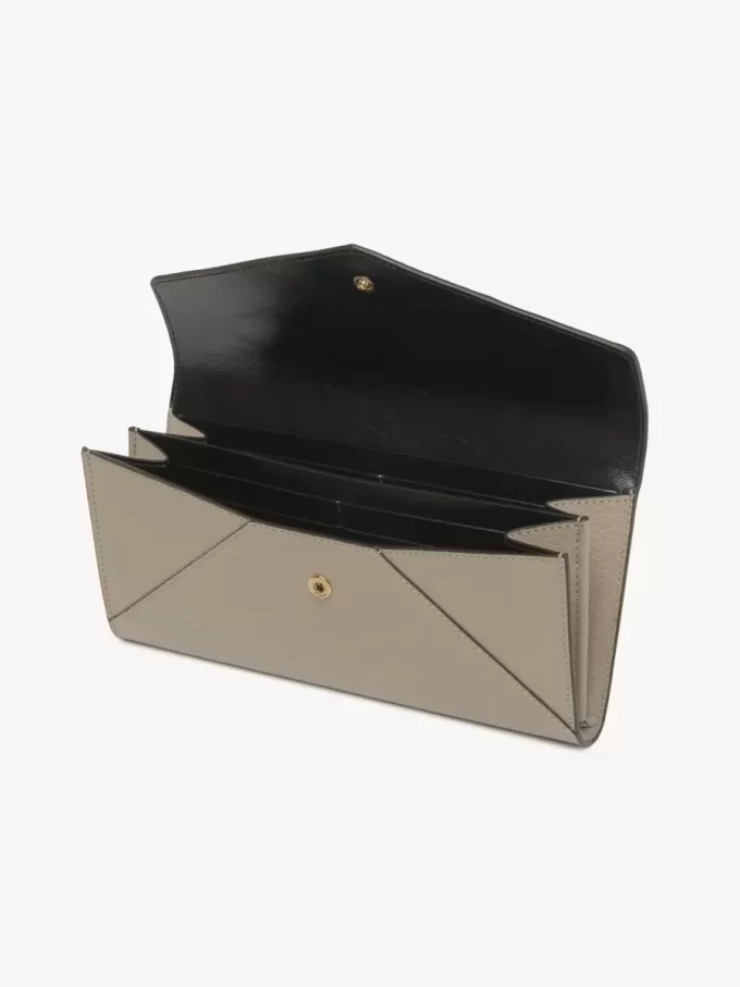 Langes Envelope-Portemonnaie mit Klappe aus genarbtem Leder