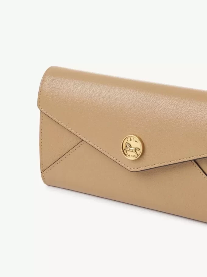Langes Envelope-Portemonnaie mit Klappe aus genarbtem Leder
