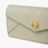 Langes Envelope-Portemonnaie mit Klappe aus genarbtem Leder