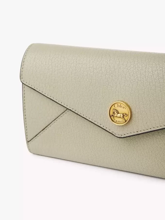 Langes Envelope-Portemonnaie mit Klappe aus genarbtem Leder