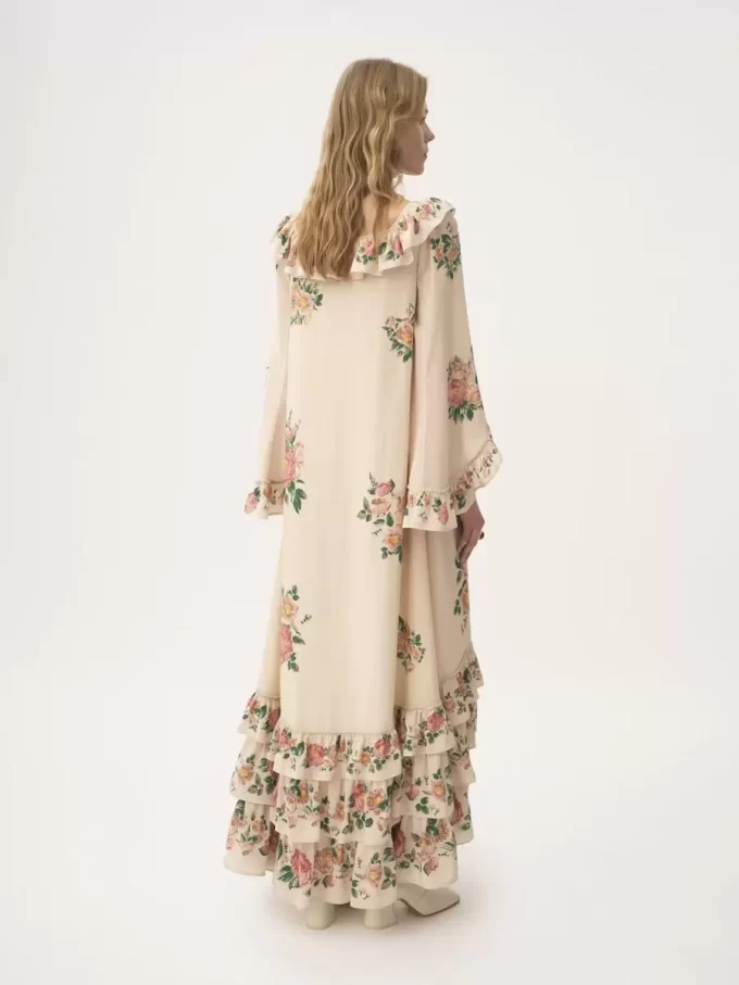Langes Kleid mit eckigem Ausschnitt und Rüschen aus Crêpe de Chine