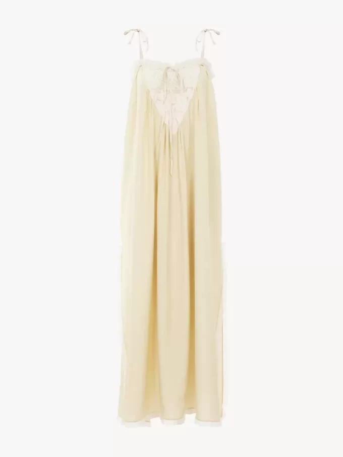 Langes Kleid mit Rüschen aus Habotai-Seide und Spitze
