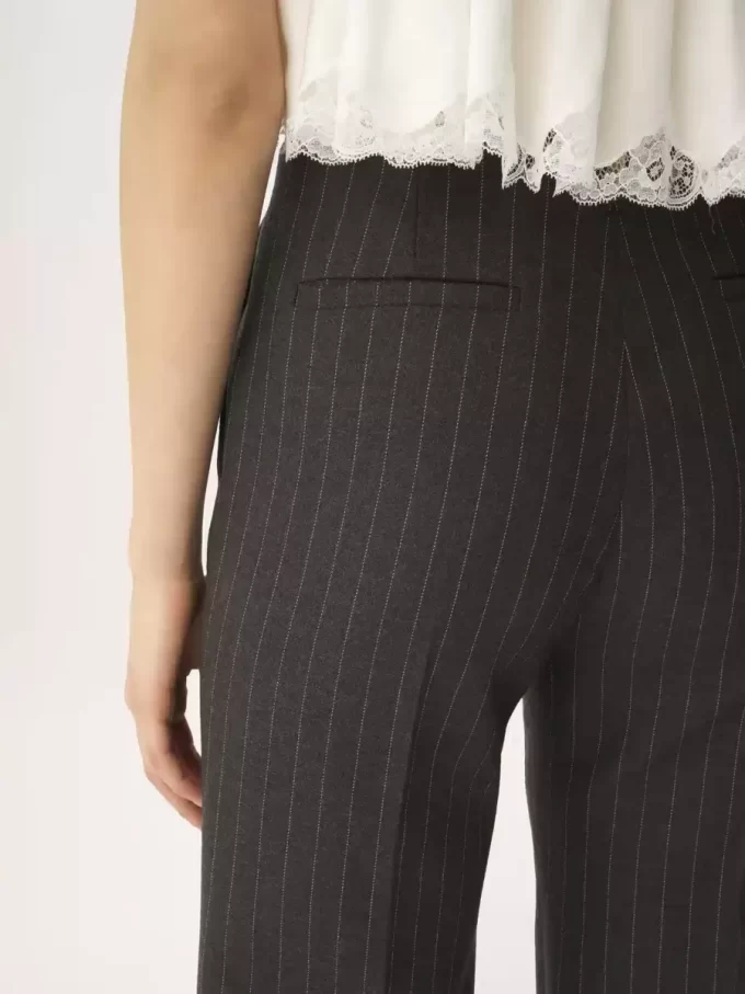 Maßgeschneiderte Bootcut-Hose aus Wolle