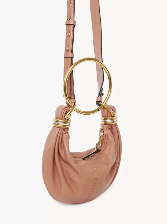 Mini Bracelet Hobo Bag aus genarbtem Leder