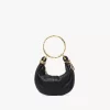 Mini Bracelet Hobo Bag aus genarbtem Leder