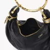 Mini Bracelet Hobo Bag aus genarbtem Leder